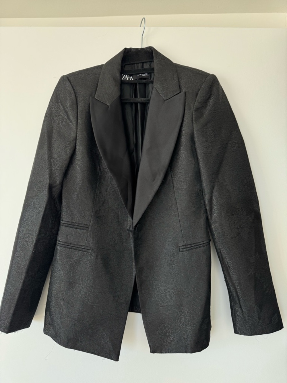 Zara Black Textured Satin-Lapel Blazer and pants